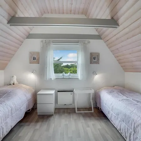 Casa vacanze 4 Bedroom Beautiful Home In Lemvig